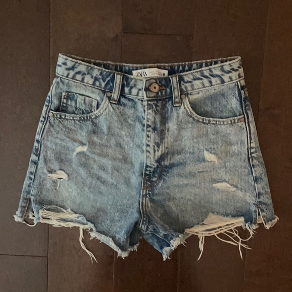 Zara Distressed Denim Shorts - Picture 1 of 7